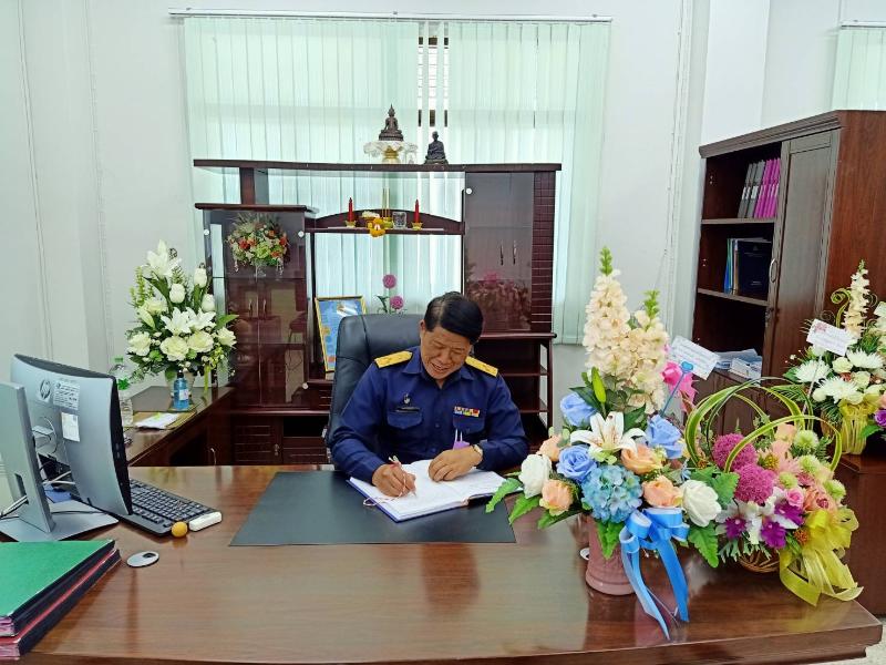 ภาพถ่าย ใช้ปุ่มลูกศร ซ้าย หรือ ขวา เลื่อนภาพถ่าย หรือปุ่มสามเหลี่ยมฉายภาพอัตโนมัติ  ถ้าต้องการบันทึกภาพ ใช้เมาส์คลิกขวาเลือกหัวข้อ  เป็นรูปภาพเป็น.. หรือ save as.. แสดงเต็มจอภาพ กุดปุ่ม F11 