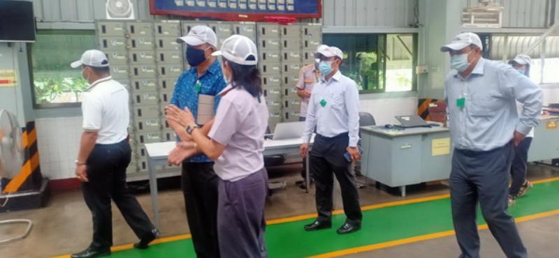 ภาพถ่าย ใช้ปุ่มลูกศร ซ้าย หรือ ขวา เลื่อนภาพถ่าย หรือปุ่มสามเหลี่ยมฉายภาพอัตโนมัติ  ถ้าต้องการบันทึกภาพ ใช้เมาส์คลิกขวาเลือกหัวข้อ  เป็นรูปภาพเป็น.. หรือ save as.. แสดงเต็มจอภาพ กุดปุ่ม F11 