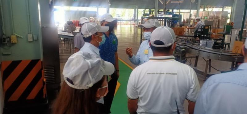 ภาพถ่าย ใช้ปุ่มลูกศร ซ้าย หรือ ขวา เลื่อนภาพถ่าย หรือปุ่มสามเหลี่ยมฉายภาพอัตโนมัติ  ถ้าต้องการบันทึกภาพ ใช้เมาส์คลิกขวาเลือกหัวข้อ  เป็นรูปภาพเป็น.. หรือ save as.. แสดงเต็มจอภาพ กุดปุ่ม F11 