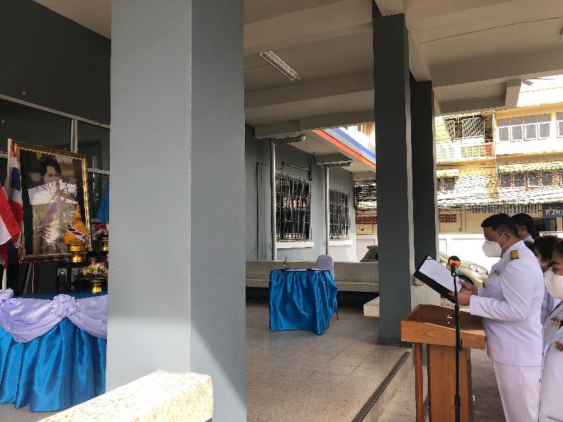 ภาพถ่าย ใช้ปุ่มลูกศร ซ้าย หรือ ขวา เลื่อนภาพถ่าย หรือปุ่มสามเหลี่ยมฉายภาพอัตโนมัติ  ถ้าต้องการบันทึกภาพ ใช้เมาส์คลิกขวาเลือกหัวข้อ  เป็นรูปภาพเป็น.. หรือ save as.. แสดงเต็มจอภาพ กุดปุ่ม F11 