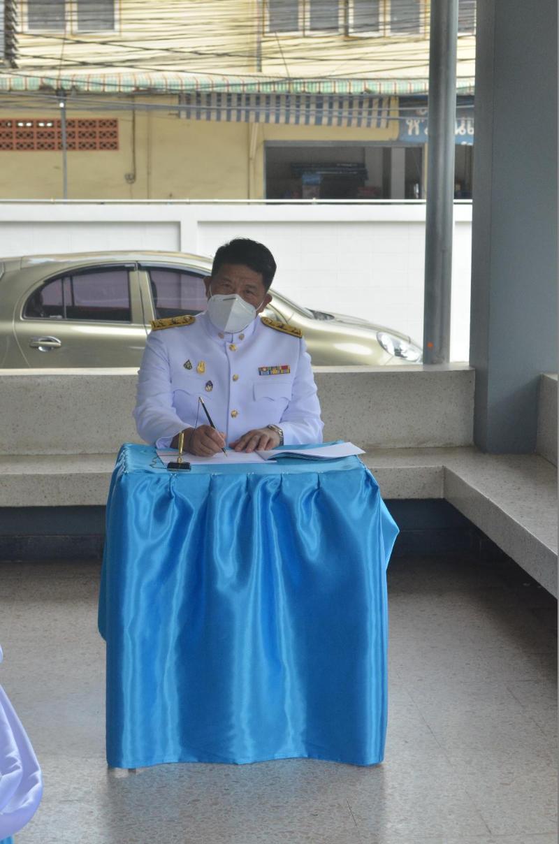 ภาพถ่าย ใช้ปุ่มลูกศร ซ้าย หรือ ขวา เลื่อนภาพถ่าย หรือปุ่มสามเหลี่ยมฉายภาพอัตโนมัติ  ถ้าต้องการบันทึกภาพ ใช้เมาส์คลิกขวาเลือกหัวข้อ  เป็นรูปภาพเป็น.. หรือ save as.. แสดงเต็มจอภาพ กุดปุ่ม F11 