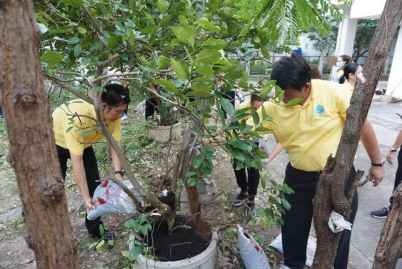 ภาพถ่าย ใช้ปุ่มลูกศร ซ้าย หรือ ขวา เลื่อนภาพถ่าย หรือปุ่มสามเหลี่ยมฉายภาพอัตโนมัติ  ถ้าต้องการบันทึกภาพ ใช้เมาส์คลิกขวาเลือกหัวข้อ  เป็นรูปภาพเป็น.. หรือ save as.. แสดงเต็มจอภาพ กุดปุ่ม F11 