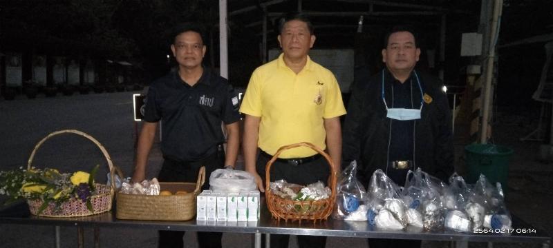 ภาพถ่าย ใช้ปุ่มลูกศร ซ้าย หรือ ขวา เลื่อนภาพถ่าย หรือปุ่มสามเหลี่ยมฉายภาพอัตโนมัติ  ถ้าต้องการบันทึกภาพ ใช้เมาส์คลิกขวาเลือกหัวข้อ  เป็นรูปภาพเป็น.. หรือ save as.. แสดงเต็มจอภาพ กุดปุ่ม F11 