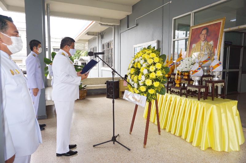 ภาพถ่าย ใช้ปุ่มลูกศร ซ้าย หรือ ขวา เลื่อนภาพถ่าย หรือปุ่มสามเหลี่ยมฉายภาพอัตโนมัติ  ถ้าต้องการบันทึกภาพ ใช้เมาส์คลิกขวาเลือกหัวข้อ  เป็นรูปภาพเป็น.. หรือ save as.. แสดงเต็มจอภาพ กุดปุ่ม F11 