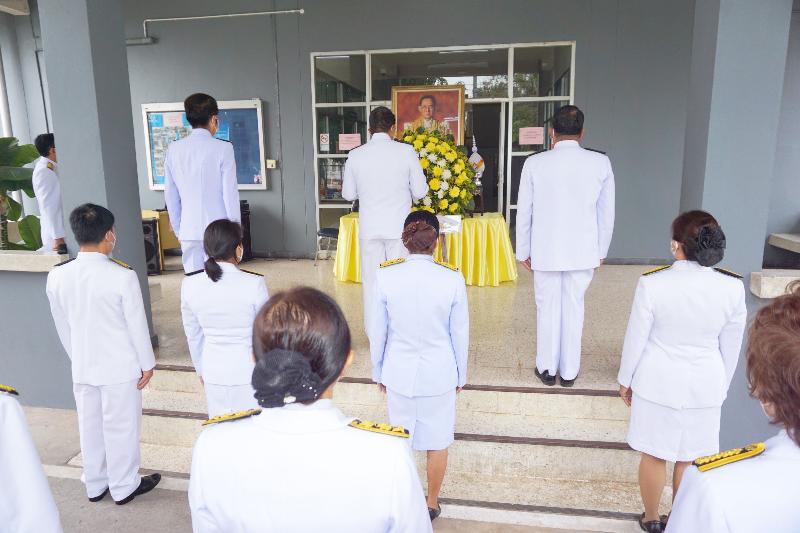 ภาพถ่าย ใช้ปุ่มลูกศร ซ้าย หรือ ขวา เลื่อนภาพถ่าย หรือปุ่มสามเหลี่ยมฉายภาพอัตโนมัติ  ถ้าต้องการบันทึกภาพ ใช้เมาส์คลิกขวาเลือกหัวข้อ  เป็นรูปภาพเป็น.. หรือ save as.. แสดงเต็มจอภาพ กุดปุ่ม F11 