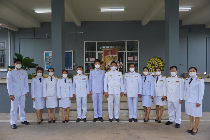 ภาพถ่าย ใช้ปุ่มลูกศร ซ้าย หรือ ขวา เลื่อนภาพถ่าย หรือปุ่มสามเหลี่ยมฉายภาพอัตโนมัติ  ถ้าต้องการบันทึกภาพ ใช้เมาส์คลิกขวาเลือกหัวข้อ  เป็นรูปภาพเป็น.. หรือ save as.. แสดงเต็มจอภาพ กุดปุ่ม F11 