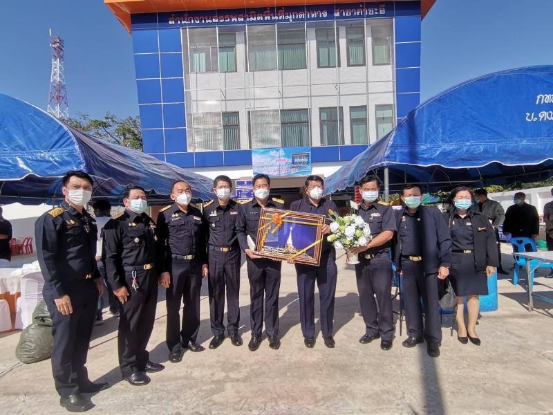 ภาพถ่าย ใช้ปุ่มลูกศร ซ้าย หรือ ขวา เลื่อนภาพถ่าย หรือปุ่มสามเหลี่ยมฉายภาพอัตโนมัติ  ถ้าต้องการบันทึกภาพ ใช้เมาส์คลิกขวาเลือกหัวข้อ  เป็นรูปภาพเป็น.. หรือ save as.. แสดงเต็มจอภาพ กุดปุ่ม F11 