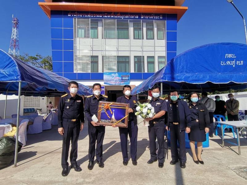 ภาพถ่าย ใช้ปุ่มลูกศร ซ้าย หรือ ขวา เลื่อนภาพถ่าย หรือปุ่มสามเหลี่ยมฉายภาพอัตโนมัติ  ถ้าต้องการบันทึกภาพ ใช้เมาส์คลิกขวาเลือกหัวข้อ  เป็นรูปภาพเป็น.. หรือ save as.. แสดงเต็มจอภาพ กุดปุ่ม F11 