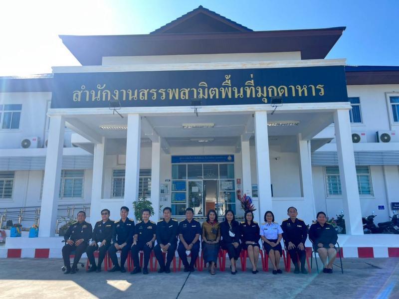 ภาพถ่าย ใช้ปุ่มลูกศร ซ้าย หรือ ขวา เลื่อนภาพถ่าย หรือปุ่มสามเหลี่ยมฉายภาพอัตโนมัติ  ถ้าต้องการบันทึกภาพ ใช้เมาส์คลิกขวาเลือกหัวข้อ  เป็นรูปภาพเป็น.. หรือ save as.. แสดงเต็มจอภาพ กุดปุ่ม F11 