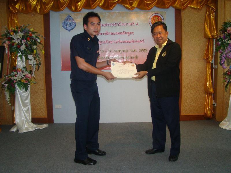 ภาพถ่าย ใช้ปุ่มลูกศร ซ้าย หรือ ขวา เลื่อนภาพถ่าย หรือปุ่มสามเหลี่ยมฉายภาพอัตโนมัติ  ถ้าต้องการบันทึกภาพ ใช้เมาส์คลิกขวาเลือกหัวข้อ  เป็นรูปภาพเป็น.. หรือ save as.. แสดงเต็มจอภาพ กุดปุ่ม F11 