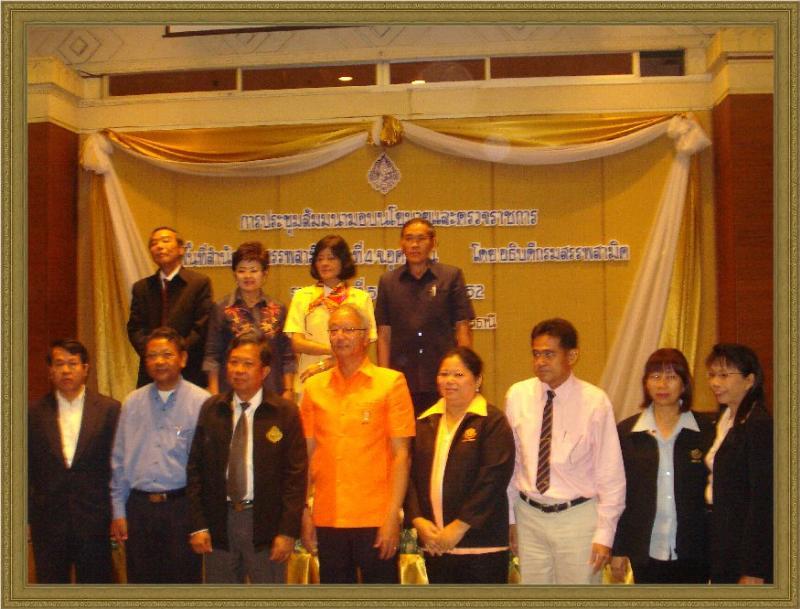 ภาพถ่าย ใช้ปุ่มลูกศร ซ้าย หรือ ขวา เลื่อนภาพถ่าย หรือปุ่มสามเหลี่ยมฉายภาพอัตโนมัติ  ถ้าต้องการบันทึกภาพ ใช้เมาส์คลิกขวาเลือกหัวข้อ  เป็นรูปภาพเป็น.. หรือ save as.. แสดงเต็มจอภาพ กุดปุ่ม F11 