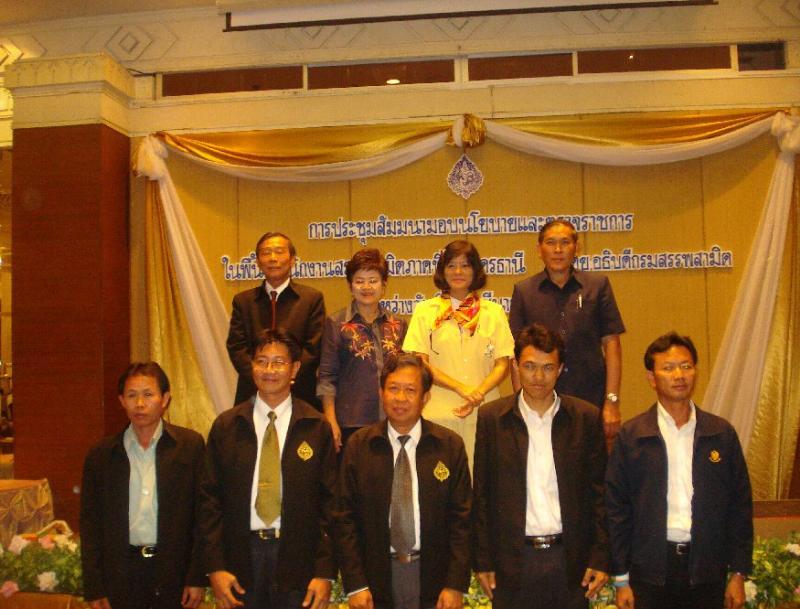 ภาพถ่าย ใช้ปุ่มลูกศร ซ้าย หรือ ขวา เลื่อนภาพถ่าย หรือปุ่มสามเหลี่ยมฉายภาพอัตโนมัติ  ถ้าต้องการบันทึกภาพ ใช้เมาส์คลิกขวาเลือกหัวข้อ  เป็นรูปภาพเป็น.. หรือ save as.. แสดงเต็มจอภาพ กุดปุ่ม F11 