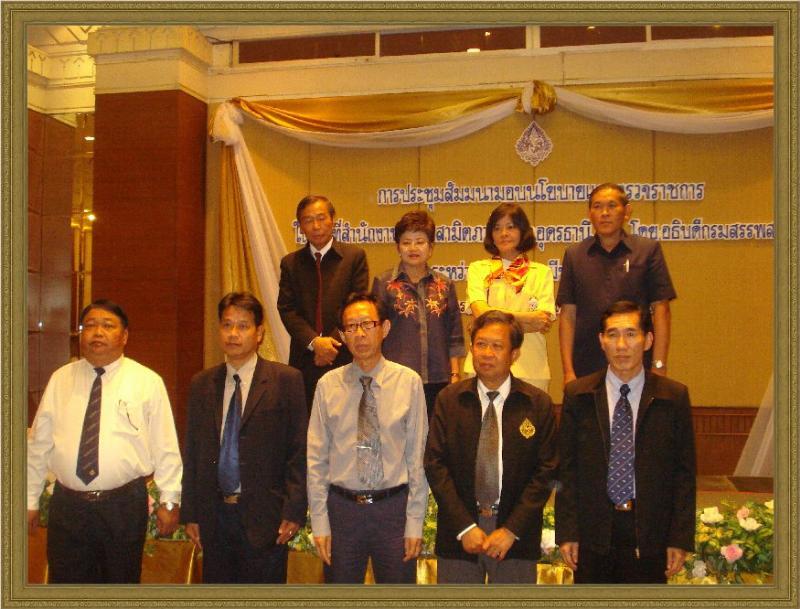 ภาพถ่าย ใช้ปุ่มลูกศร ซ้าย หรือ ขวา เลื่อนภาพถ่าย หรือปุ่มสามเหลี่ยมฉายภาพอัตโนมัติ  ถ้าต้องการบันทึกภาพ ใช้เมาส์คลิกขวาเลือกหัวข้อ  เป็นรูปภาพเป็น.. หรือ save as.. แสดงเต็มจอภาพ กุดปุ่ม F11 