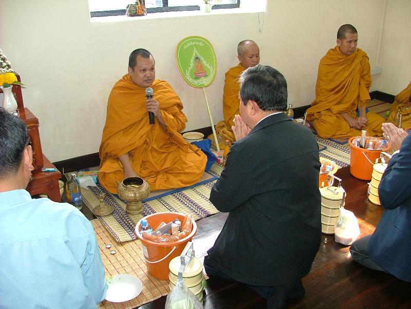 ภาพถ่าย ใช้ปุ่มลูกศร ซ้าย หรือ ขวา เลื่อนภาพถ่าย หรือปุ่มสามเหลี่ยมฉายภาพอัตโนมัติ  ถ้าต้องการบันทึกภาพ ใช้เมาส์คลิกขวาเลือกหัวข้อ  เป็นรูปภาพเป็น.. หรือ save as.. แสดงเต็มจอภาพ กุดปุ่ม F11 