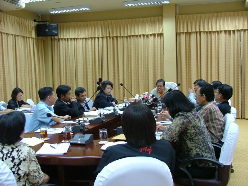 ภาพถ่าย ใช้ปุ่มลูกศร ซ้าย หรือ ขวา เลื่อนภาพถ่าย หรือปุ่มสามเหลี่ยมฉายภาพอัตโนมัติ  ถ้าต้องการบันทึกภาพ ใช้เมาส์คลิกขวาเลือกหัวข้อ  เป็นรูปภาพเป็น.. หรือ save as.. แสดงเต็มจอภาพ กุดปุ่ม F11 