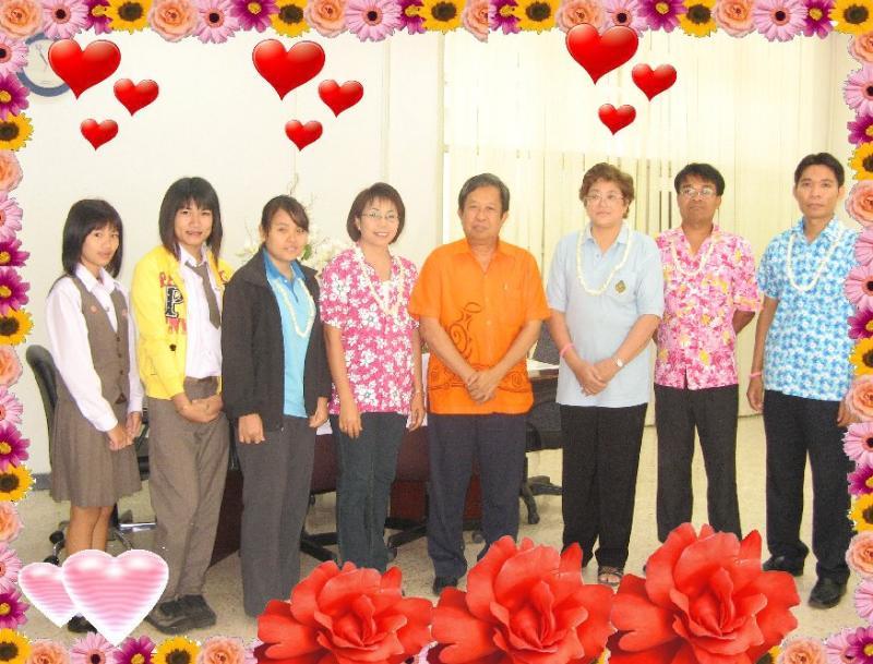 ภาพถ่าย ใช้ปุ่มลูกศร ซ้าย หรือ ขวา เลื่อนภาพถ่าย หรือปุ่มสามเหลี่ยมฉายภาพอัตโนมัติ  ถ้าต้องการบันทึกภาพ ใช้เมาส์คลิกขวาเลือกหัวข้อ  เป็นรูปภาพเป็น.. หรือ save as.. แสดงเต็มจอภาพ กุดปุ่ม F11 