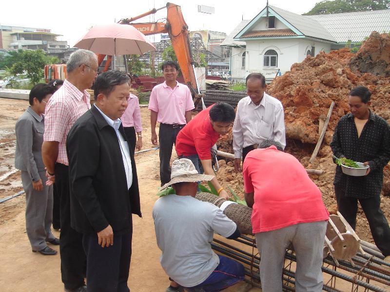 ภาพถ่าย ใช้ปุ่มลูกศร ซ้าย หรือ ขวา เลื่อนภาพถ่าย หรือปุ่มสามเหลี่ยมฉายภาพอัตโนมัติ  ถ้าต้องการบันทึกภาพ ใช้เมาส์คลิกขวาเลือกหัวข้อ  เป็นรูปภาพเป็น.. หรือ save as.. แสดงเต็มจอภาพ กุดปุ่ม F11 