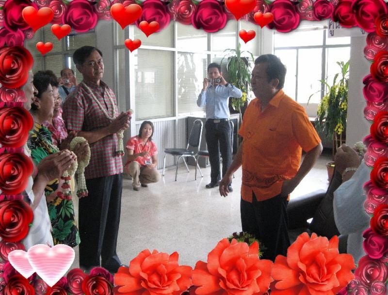 ภาพถ่าย ใช้ปุ่มลูกศร ซ้าย หรือ ขวา เลื่อนภาพถ่าย หรือปุ่มสามเหลี่ยมฉายภาพอัตโนมัติ  ถ้าต้องการบันทึกภาพ ใช้เมาส์คลิกขวาเลือกหัวข้อ  เป็นรูปภาพเป็น.. หรือ save as.. แสดงเต็มจอภาพ กุดปุ่ม F11 