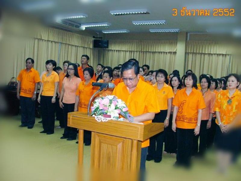 ภาพถ่าย ใช้ปุ่มลูกศร ซ้าย หรือ ขวา เลื่อนภาพถ่าย หรือปุ่มสามเหลี่ยมฉายภาพอัตโนมัติ  ถ้าต้องการบันทึกภาพ ใช้เมาส์คลิกขวาเลือกหัวข้อ  เป็นรูปภาพเป็น.. หรือ save as.. แสดงเต็มจอภาพ กุดปุ่ม F11 