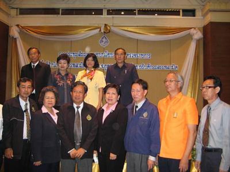 ภาพถ่าย ใช้ปุ่มลูกศร ซ้าย หรือ ขวา เลื่อนภาพถ่าย หรือปุ่มสามเหลี่ยมฉายภาพอัตโนมัติ  ถ้าต้องการบันทึกภาพ ใช้เมาส์คลิกขวาเลือกหัวข้อ  เป็นรูปภาพเป็น.. หรือ save as.. แสดงเต็มจอภาพ กุดปุ่ม F11 