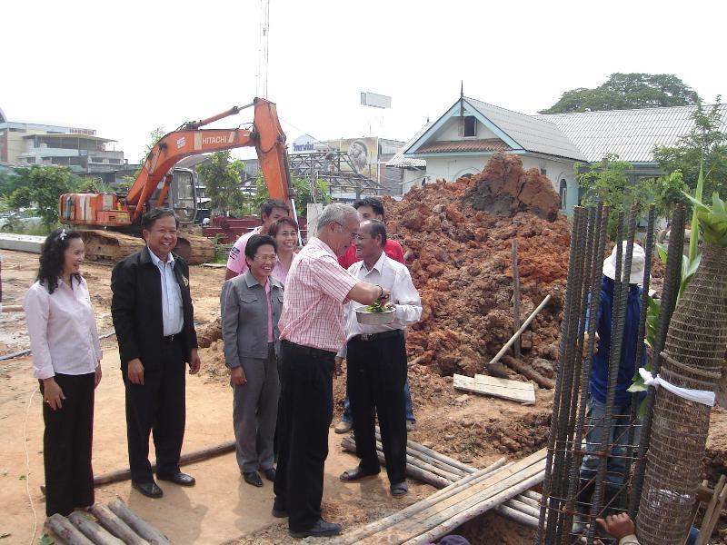 ภาพถ่าย ใช้ปุ่มลูกศร ซ้าย หรือ ขวา เลื่อนภาพถ่าย หรือปุ่มสามเหลี่ยมฉายภาพอัตโนมัติ  ถ้าต้องการบันทึกภาพ ใช้เมาส์คลิกขวาเลือกหัวข้อ  เป็นรูปภาพเป็น.. หรือ save as.. แสดงเต็มจอภาพ กุดปุ่ม F11 