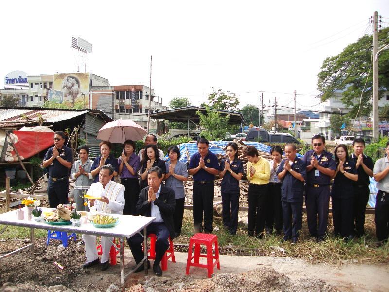 ภาพถ่าย ใช้ปุ่มลูกศร ซ้าย หรือ ขวา เลื่อนภาพถ่าย หรือปุ่มสามเหลี่ยมฉายภาพอัตโนมัติ  ถ้าต้องการบันทึกภาพ ใช้เมาส์คลิกขวาเลือกหัวข้อ  เป็นรูปภาพเป็น.. หรือ save as.. แสดงเต็มจอภาพ กุดปุ่ม F11 