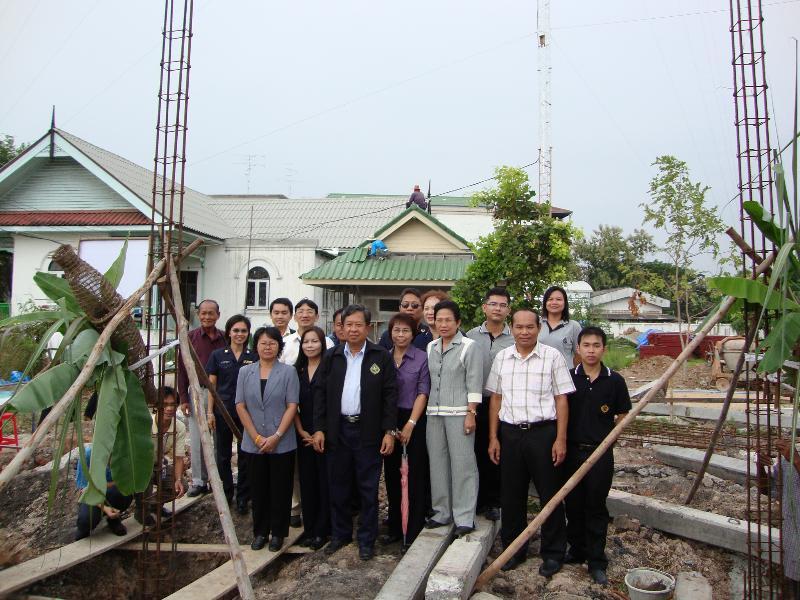 ภาพถ่าย ใช้ปุ่มลูกศร ซ้าย หรือ ขวา เลื่อนภาพถ่าย หรือปุ่มสามเหลี่ยมฉายภาพอัตโนมัติ  ถ้าต้องการบันทึกภาพ ใช้เมาส์คลิกขวาเลือกหัวข้อ  เป็นรูปภาพเป็น.. หรือ save as.. แสดงเต็มจอภาพ กุดปุ่ม F11 