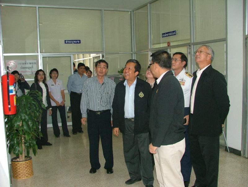 ภาพถ่าย ใช้ปุ่มลูกศร ซ้าย หรือ ขวา เลื่อนภาพถ่าย หรือปุ่มสามเหลี่ยมฉายภาพอัตโนมัติ  ถ้าต้องการบันทึกภาพ ใช้เมาส์คลิกขวาเลือกหัวข้อ  เป็นรูปภาพเป็น.. หรือ save as.. แสดงเต็มจอภาพ กุดปุ่ม F11 