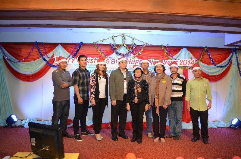 ภาพถ่าย ใช้ปุ่มลูกศร ซ้าย หรือ ขวา เลื่อนภาพถ่าย หรือปุ่มสามเหลี่ยมฉายภาพอัตโนมัติ  ถ้าต้องการบันทึกภาพ ใช้เมาส์คลิกขวาเลือกหัวข้อ  เป็นรูปภาพเป็น.. หรือ save as.. แสดงเต็มจอภาพ กุดปุ่ม F11 