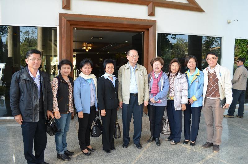 ภาพถ่าย ใช้ปุ่มลูกศร ซ้าย หรือ ขวา เลื่อนภาพถ่าย หรือปุ่มสามเหลี่ยมฉายภาพอัตโนมัติ  ถ้าต้องการบันทึกภาพ ใช้เมาส์คลิกขวาเลือกหัวข้อ  เป็นรูปภาพเป็น.. หรือ save as.. แสดงเต็มจอภาพ กุดปุ่ม F11 