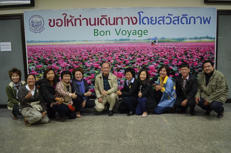 ภาพถ่าย ใช้ปุ่มลูกศร ซ้าย หรือ ขวา เลื่อนภาพถ่าย หรือปุ่มสามเหลี่ยมฉายภาพอัตโนมัติ  ถ้าต้องการบันทึกภาพ ใช้เมาส์คลิกขวาเลือกหัวข้อ  เป็นรูปภาพเป็น.. หรือ save as.. แสดงเต็มจอภาพ กุดปุ่ม F11 