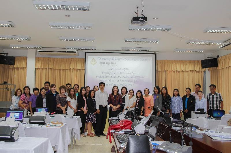 ภาพถ่าย ใช้ปุ่มลูกศร ซ้าย หรือ ขวา เลื่อนภาพถ่าย หรือปุ่มสามเหลี่ยมฉายภาพอัตโนมัติ  ถ้าต้องการบันทึกภาพ ใช้เมาส์คลิกขวาเลือกหัวข้อ  เป็นรูปภาพเป็น.. หรือ save as.. แสดงเต็มจอภาพ กุดปุ่ม F11 