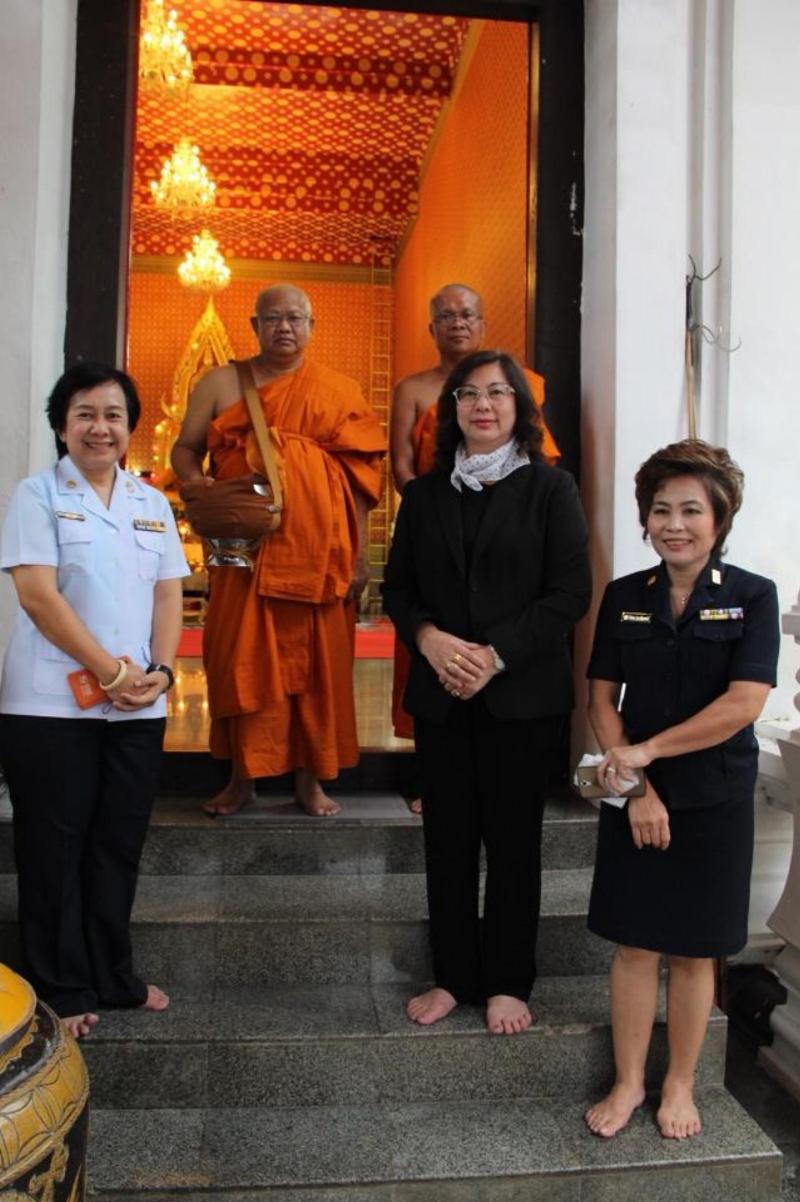 ภาพถ่าย ใช้ปุ่มลูกศร ซ้าย หรือ ขวา เลื่อนภาพถ่าย หรือปุ่มสามเหลี่ยมฉายภาพอัตโนมัติ  ถ้าต้องการบันทึกภาพ ใช้เมาส์คลิกขวาเลือกหัวข้อ  เป็นรูปภาพเป็น.. หรือ save as.. แสดงเต็มจอภาพ กุดปุ่ม F11 