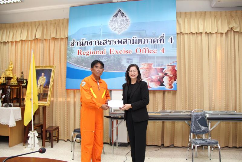 ภาพถ่าย ใช้ปุ่มลูกศร ซ้าย หรือ ขวา เลื่อนภาพถ่าย หรือปุ่มสามเหลี่ยมฉายภาพอัตโนมัติ  ถ้าต้องการบันทึกภาพ ใช้เมาส์คลิกขวาเลือกหัวข้อ  เป็นรูปภาพเป็น.. หรือ save as.. แสดงเต็มจอภาพ กุดปุ่ม F11 