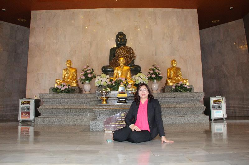 ภาพถ่าย ใช้ปุ่มลูกศร ซ้าย หรือ ขวา เลื่อนภาพถ่าย หรือปุ่มสามเหลี่ยมฉายภาพอัตโนมัติ  ถ้าต้องการบันทึกภาพ ใช้เมาส์คลิกขวาเลือกหัวข้อ  เป็นรูปภาพเป็น.. หรือ save as.. แสดงเต็มจอภาพ กุดปุ่ม F11 