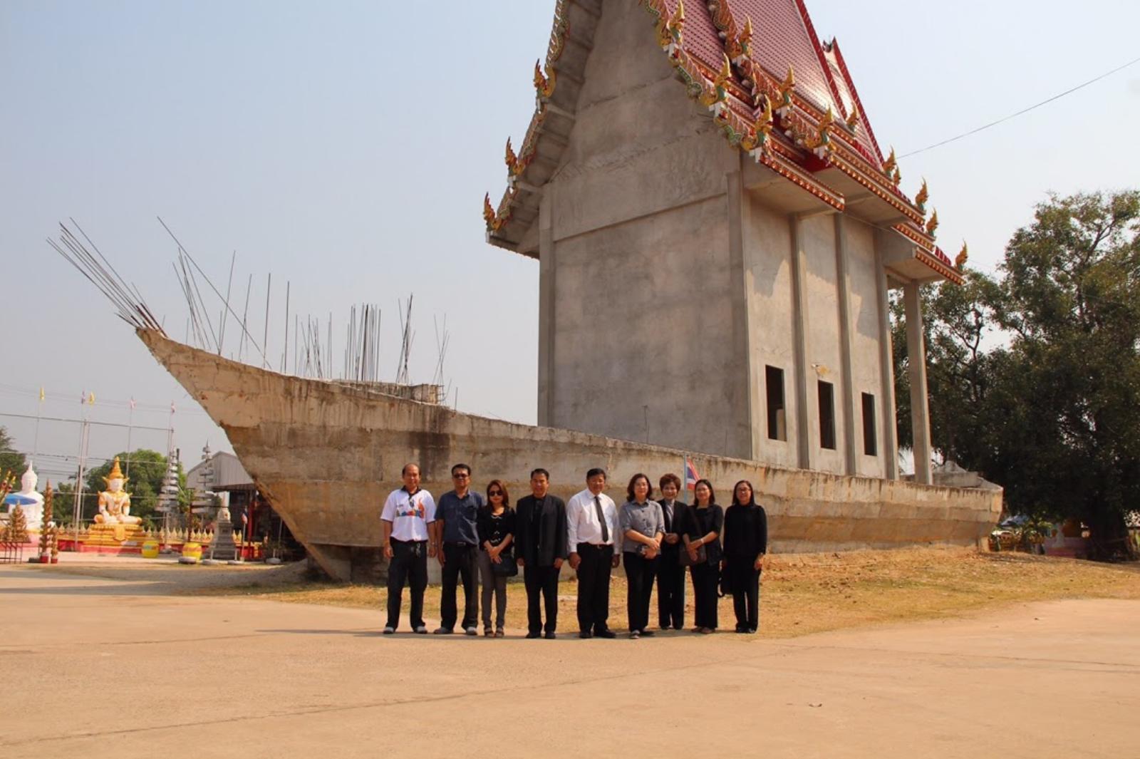 ภาพถ่าย ใช้ปุ่มลูกศร ซ้าย หรือ ขวา เลื่อนภาพถ่าย หรือปุ่มสามเหลี่ยมฉายภาพอัตโนมัติ  ถ้าต้องการบันทึกภาพ ใช้เมาส์คลิกขวาเลือกหัวข้อ  เป็นรูปภาพเป็น.. หรือ save as.. แสดงเต็มจอภาพ กุดปุ่ม F11 