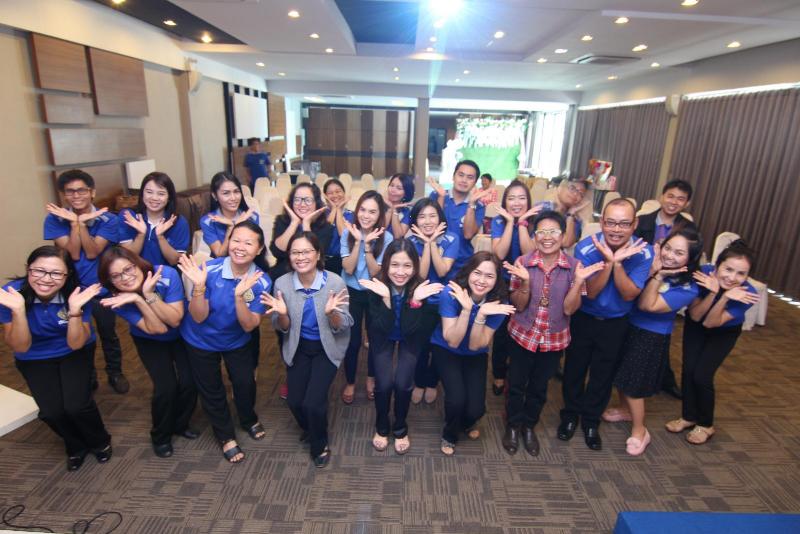 ภาพถ่าย ใช้ปุ่มลูกศร ซ้าย หรือ ขวา เลื่อนภาพถ่าย หรือปุ่มสามเหลี่ยมฉายภาพอัตโนมัติ  ถ้าต้องการบันทึกภาพ ใช้เมาส์คลิกขวาเลือกหัวข้อ  เป็นรูปภาพเป็น.. หรือ save as.. แสดงเต็มจอภาพ กุดปุ่ม F11 