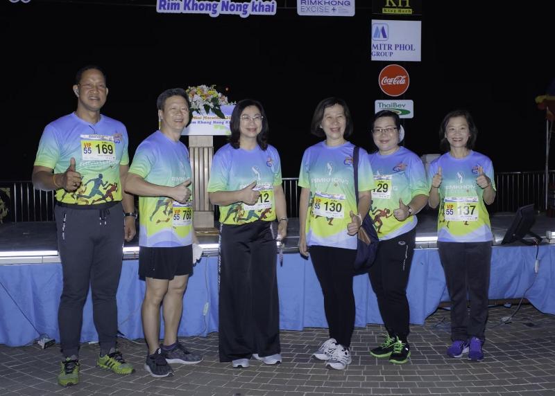 ภาพถ่าย ใช้ปุ่มลูกศร ซ้าย หรือ ขวา เลื่อนภาพถ่าย หรือปุ่มสามเหลี่ยมฉายภาพอัตโนมัติ  ถ้าต้องการบันทึกภาพ ใช้เมาส์คลิกขวาเลือกหัวข้อ  เป็นรูปภาพเป็น.. หรือ save as.. แสดงเต็มจอภาพ กุดปุ่ม F11 