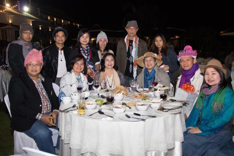 ภาพถ่าย ใช้ปุ่มลูกศร ซ้าย หรือ ขวา เลื่อนภาพถ่าย หรือปุ่มสามเหลี่ยมฉายภาพอัตโนมัติ  ถ้าต้องการบันทึกภาพ ใช้เมาส์คลิกขวาเลือกหัวข้อ  เป็นรูปภาพเป็น.. หรือ save as.. แสดงเต็มจอภาพ กุดปุ่ม F11 