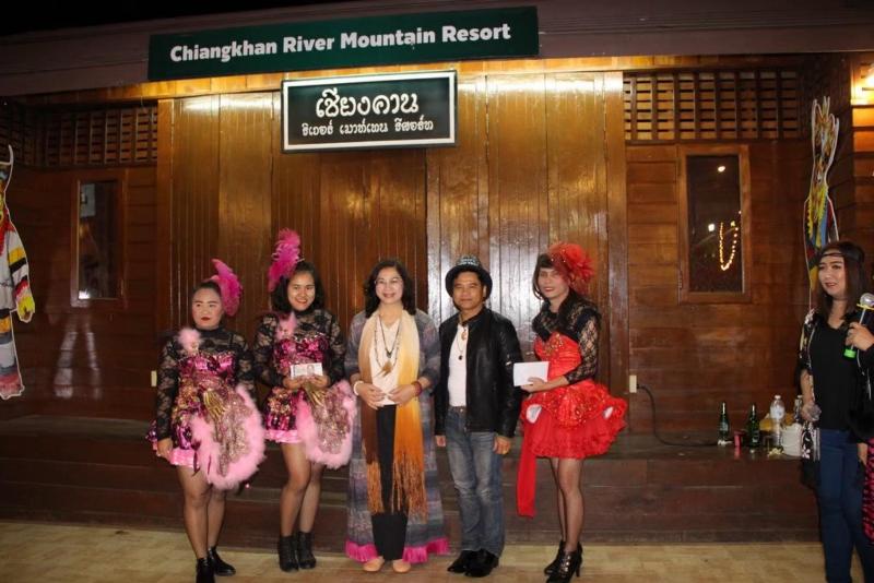 ภาพถ่าย ใช้ปุ่มลูกศร ซ้าย หรือ ขวา เลื่อนภาพถ่าย หรือปุ่มสามเหลี่ยมฉายภาพอัตโนมัติ  ถ้าต้องการบันทึกภาพ ใช้เมาส์คลิกขวาเลือกหัวข้อ  เป็นรูปภาพเป็น.. หรือ save as.. แสดงเต็มจอภาพ กุดปุ่ม F11 