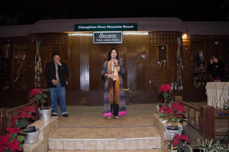 ภาพถ่าย ใช้ปุ่มลูกศร ซ้าย หรือ ขวา เลื่อนภาพถ่าย หรือปุ่มสามเหลี่ยมฉายภาพอัตโนมัติ  ถ้าต้องการบันทึกภาพ ใช้เมาส์คลิกขวาเลือกหัวข้อ  เป็นรูปภาพเป็น.. หรือ save as.. แสดงเต็มจอภาพ กุดปุ่ม F11 