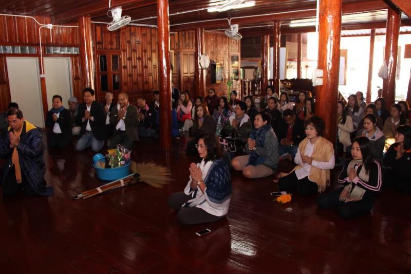 ภาพถ่าย ใช้ปุ่มลูกศร ซ้าย หรือ ขวา เลื่อนภาพถ่าย หรือปุ่มสามเหลี่ยมฉายภาพอัตโนมัติ  ถ้าต้องการบันทึกภาพ ใช้เมาส์คลิกขวาเลือกหัวข้อ  เป็นรูปภาพเป็น.. หรือ save as.. แสดงเต็มจอภาพ กุดปุ่ม F11 