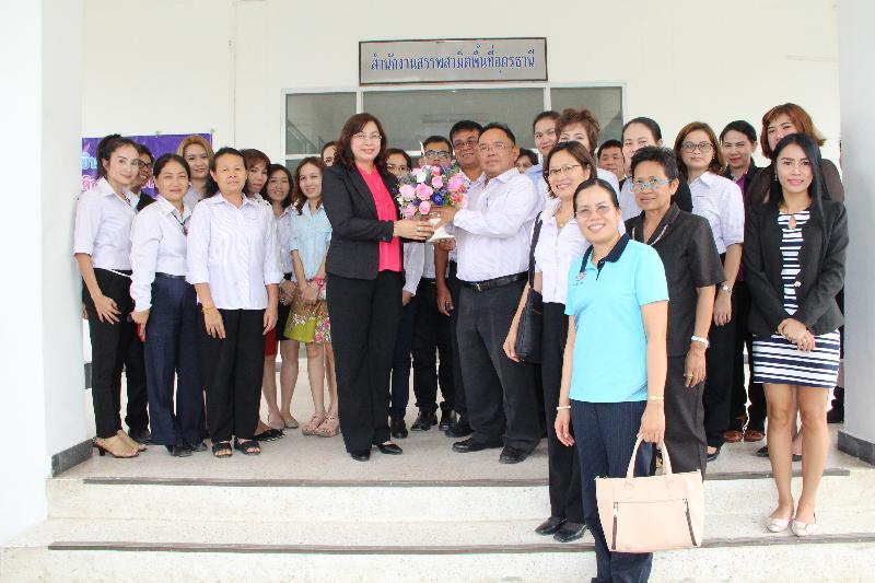 ภาพถ่าย ใช้ปุ่มลูกศร ซ้าย หรือ ขวา เลื่อนภาพถ่าย หรือปุ่มสามเหลี่ยมฉายภาพอัตโนมัติ  ถ้าต้องการบันทึกภาพ ใช้เมาส์คลิกขวาเลือกหัวข้อ  เป็นรูปภาพเป็น.. หรือ save as.. แสดงเต็มจอภาพ กุดปุ่ม F11 