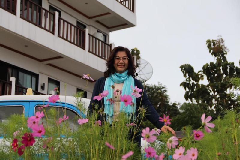 ภาพถ่าย ใช้ปุ่มลูกศร ซ้าย หรือ ขวา เลื่อนภาพถ่าย หรือปุ่มสามเหลี่ยมฉายภาพอัตโนมัติ  ถ้าต้องการบันทึกภาพ ใช้เมาส์คลิกขวาเลือกหัวข้อ  เป็นรูปภาพเป็น.. หรือ save as.. แสดงเต็มจอภาพ กุดปุ่ม F11 