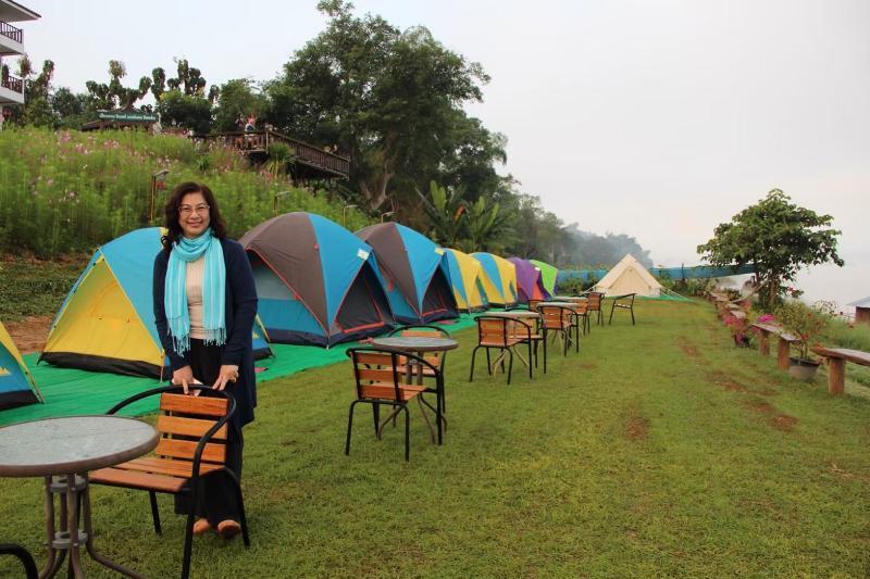 ภาพถ่าย ใช้ปุ่มลูกศร ซ้าย หรือ ขวา เลื่อนภาพถ่าย หรือปุ่มสามเหลี่ยมฉายภาพอัตโนมัติ  ถ้าต้องการบันทึกภาพ ใช้เมาส์คลิกขวาเลือกหัวข้อ  เป็นรูปภาพเป็น.. หรือ save as.. แสดงเต็มจอภาพ กุดปุ่ม F11 