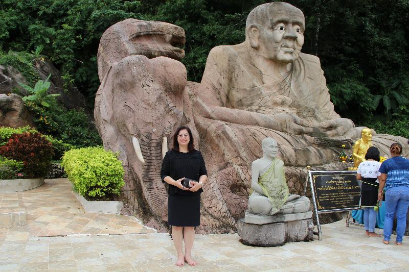 ภาพถ่าย ใช้ปุ่มลูกศร ซ้าย หรือ ขวา เลื่อนภาพถ่าย หรือปุ่มสามเหลี่ยมฉายภาพอัตโนมัติ  ถ้าต้องการบันทึกภาพ ใช้เมาส์คลิกขวาเลือกหัวข้อ  เป็นรูปภาพเป็น.. หรือ save as.. แสดงเต็มจอภาพ กุดปุ่ม F11 