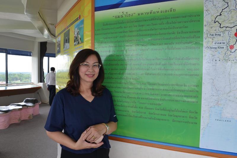 ภาพถ่าย ใช้ปุ่มลูกศร ซ้าย หรือ ขวา เลื่อนภาพถ่าย หรือปุ่มสามเหลี่ยมฉายภาพอัตโนมัติ  ถ้าต้องการบันทึกภาพ ใช้เมาส์คลิกขวาเลือกหัวข้อ  เป็นรูปภาพเป็น.. หรือ save as.. แสดงเต็มจอภาพ กุดปุ่ม F11 