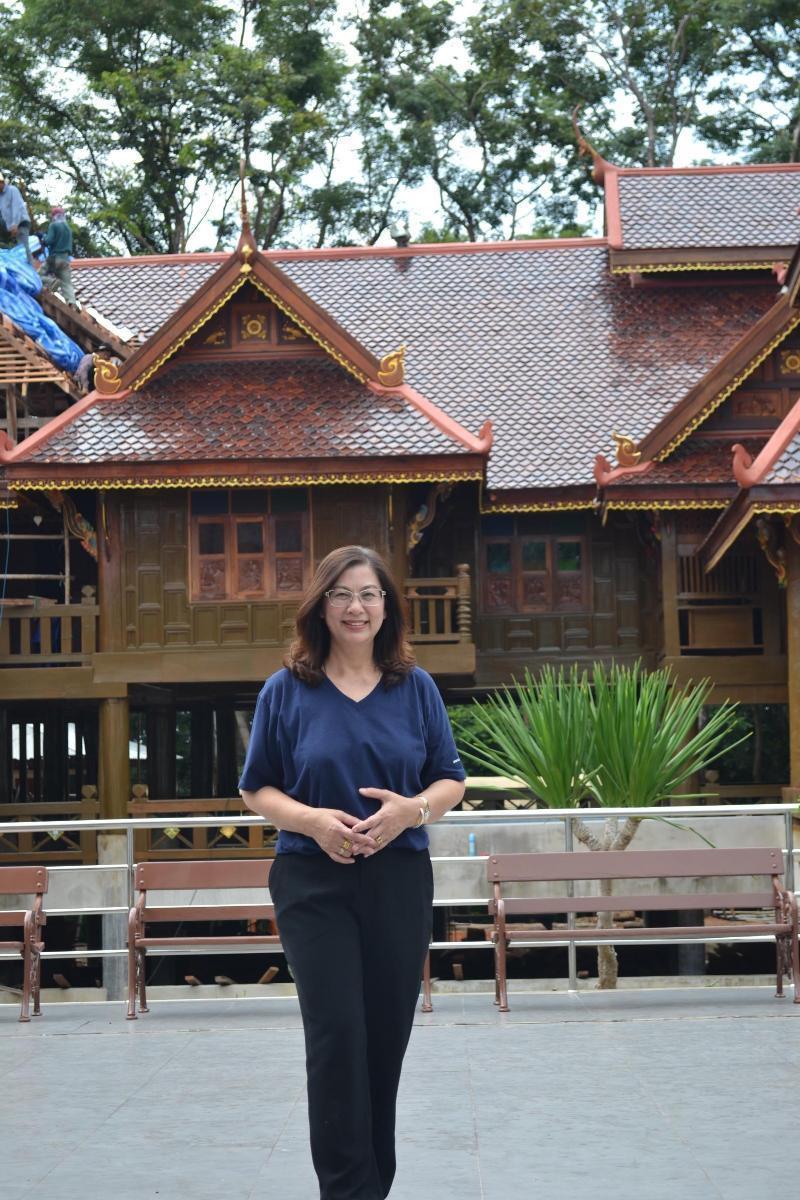 ภาพถ่าย ใช้ปุ่มลูกศร ซ้าย หรือ ขวา เลื่อนภาพถ่าย หรือปุ่มสามเหลี่ยมฉายภาพอัตโนมัติ  ถ้าต้องการบันทึกภาพ ใช้เมาส์คลิกขวาเลือกหัวข้อ  เป็นรูปภาพเป็น.. หรือ save as.. แสดงเต็มจอภาพ กุดปุ่ม F11 