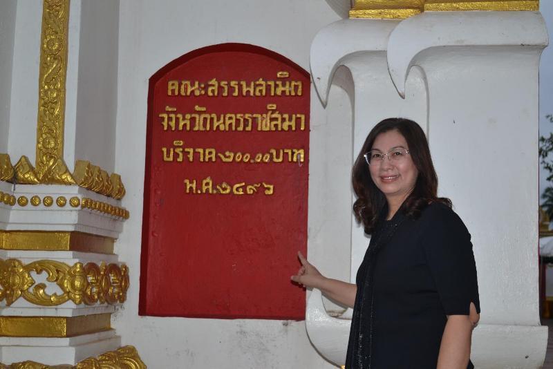 ภาพถ่าย ใช้ปุ่มลูกศร ซ้าย หรือ ขวา เลื่อนภาพถ่าย หรือปุ่มสามเหลี่ยมฉายภาพอัตโนมัติ  ถ้าต้องการบันทึกภาพ ใช้เมาส์คลิกขวาเลือกหัวข้อ  เป็นรูปภาพเป็น.. หรือ save as.. แสดงเต็มจอภาพ กุดปุ่ม F11 