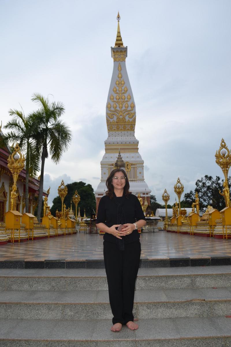 ภาพถ่าย ใช้ปุ่มลูกศร ซ้าย หรือ ขวา เลื่อนภาพถ่าย หรือปุ่มสามเหลี่ยมฉายภาพอัตโนมัติ  ถ้าต้องการบันทึกภาพ ใช้เมาส์คลิกขวาเลือกหัวข้อ  เป็นรูปภาพเป็น.. หรือ save as.. แสดงเต็มจอภาพ กุดปุ่ม F11 